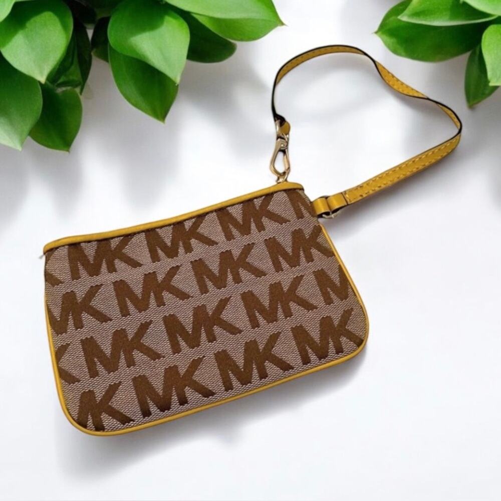 NEW MICHAEL KORS Wristlet Signature Tan & Brown Yellow Trim FAST SHIP 681-23